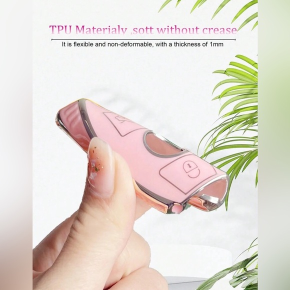 🆕 Pink Mercedes key fob case and key chain - Picture 4 of 7